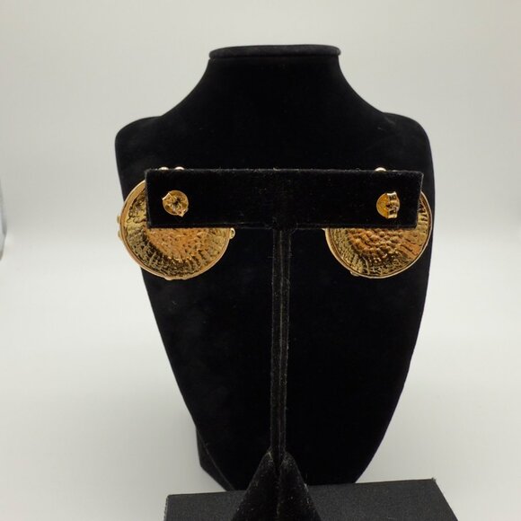 Vintage Gold & Black Enamel Clip-On Earrings With Faux Pearl Centerpiece - Picture 3 of 8